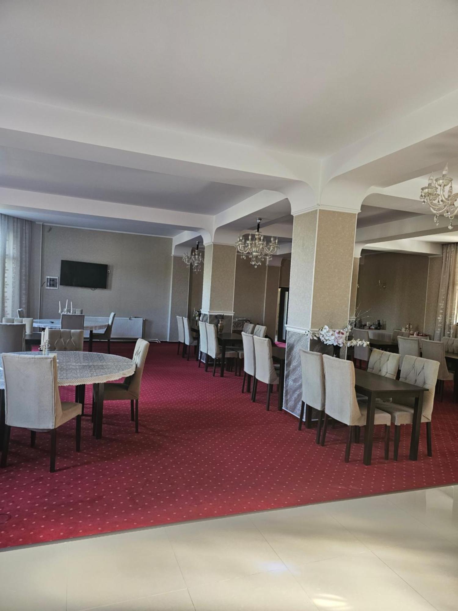 Crasmontana Konak Hotel Dragoiesti Bagian luar foto